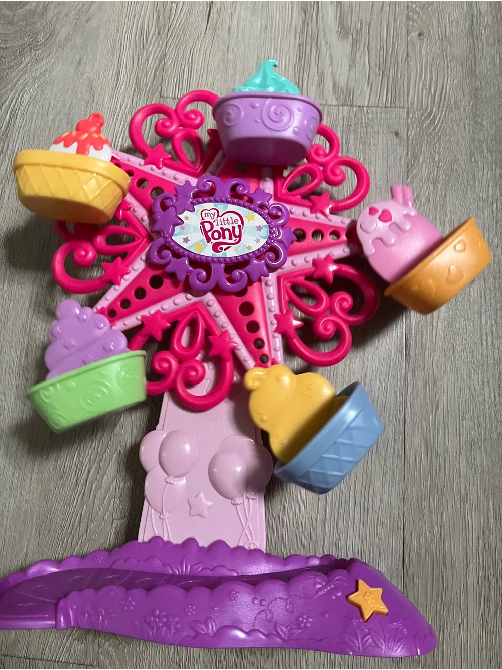 My Little Pony Ferris Wheel Dessert Treats Playset Toy w/Rotating Wheel & Sound - Picture 3 of 5